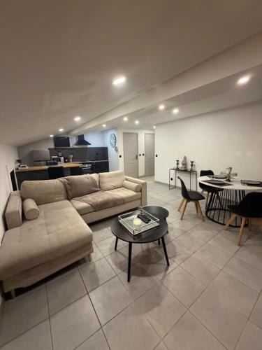 Trebes Apartment | Cosy Room Trèbes