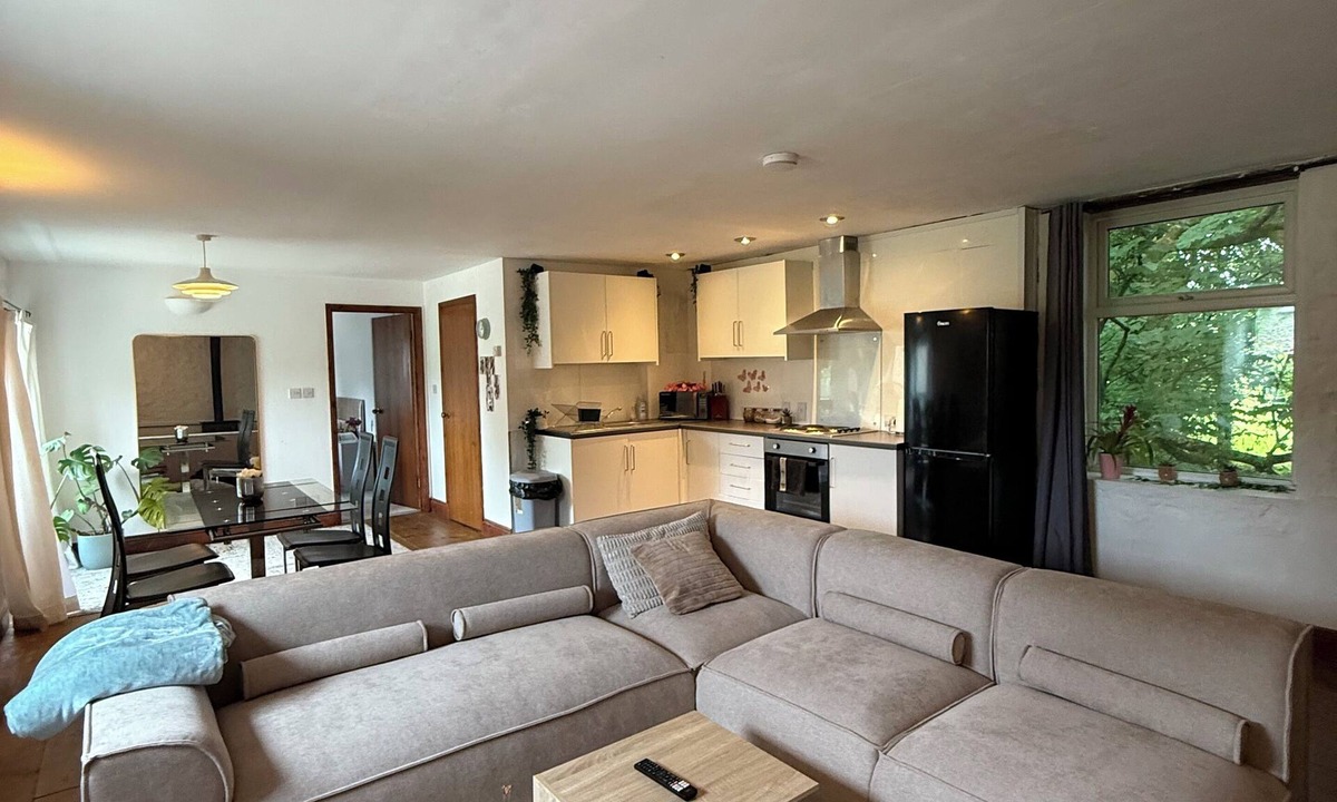 Carnbrea House | Cosy, secluded barn conversion in Cornwall — 10 minutes from beach