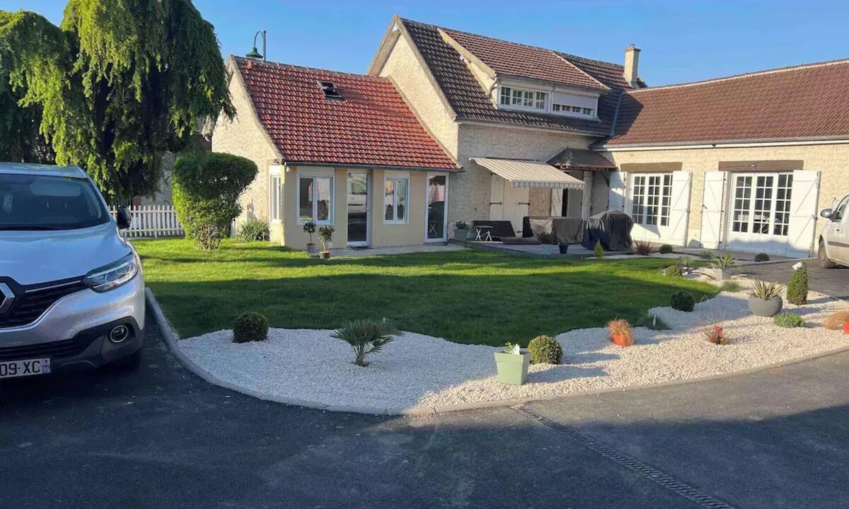 Amblainville Apartment | Cosy Studio 20 m2