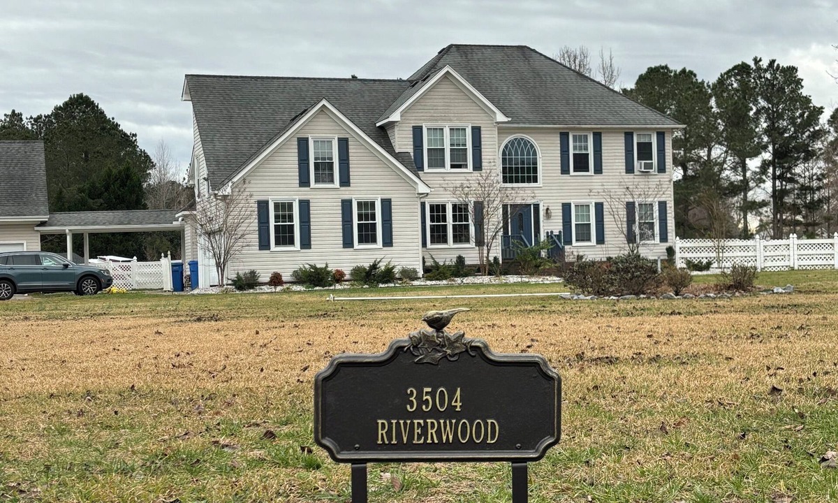 Fentress Apartment | Cosy studio apartment over garage. Half hour from VB - 1 hour from Outerbanks