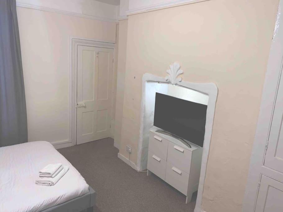 Exeter Apartment | Cosy Studio Apartment