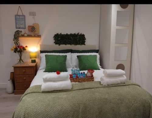 Harehills Apartment | Cosy studio flat with free wifi and free parking