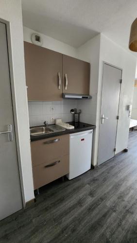 8th Arrondissement Apartment | Cosy Studio Monplaisir Lumière Metro Lyon 8