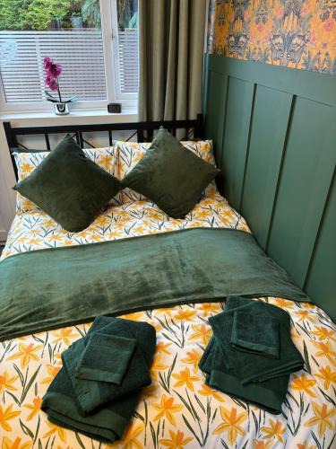 Bromsgrove Apartment | Cosy Studio Near Park and Town