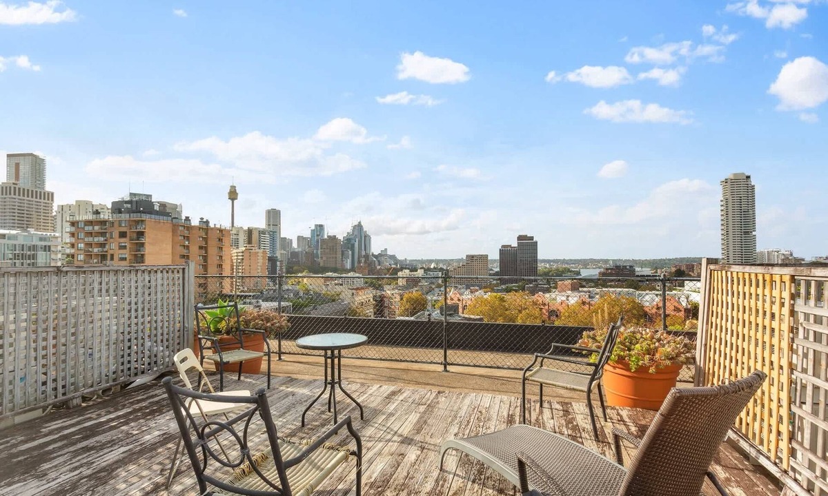 Darlinghurst Apartment | Cosy Studio with City Views