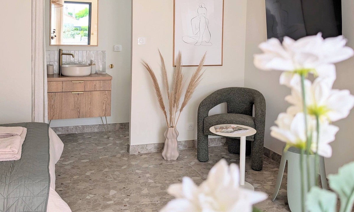 Barbentane Apartment | Cosy studio with garden and jacuzzi 5 min from Avignon
