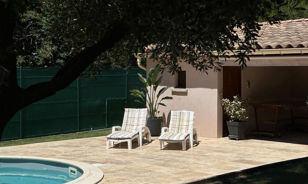 Bollene Apartment | Cosy studio with pool