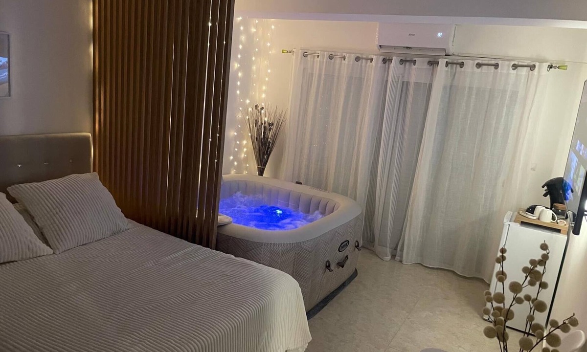 Beziers Apartment | 🛁 Cosy studio with private Jacuzzi and terrace - Béziers