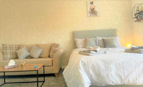 Acocks Green Apartment | Cosy, Stunning Studio, NEC - BHX