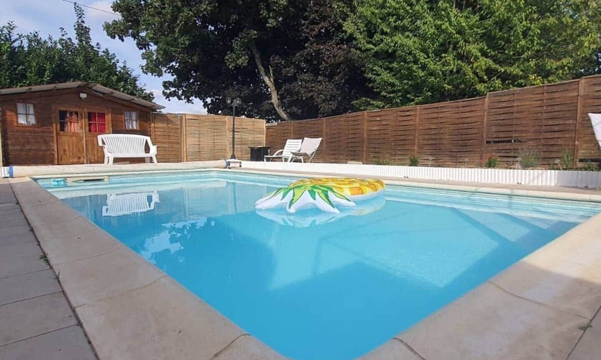 La Ferte-Gaucher House | Cosy T2 with shared pool (optional)