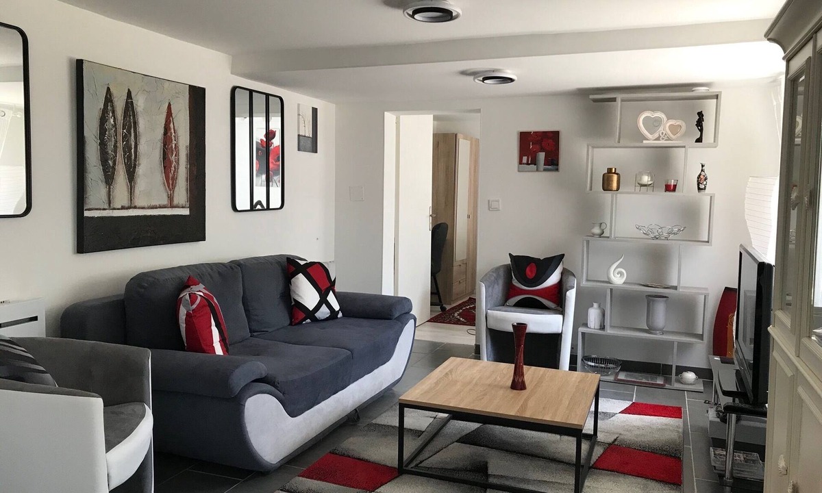 Avrille Apartment | Cosy T3, large garden, 200 m from Parc St Nicolas, parking, Wifi THD, Angers