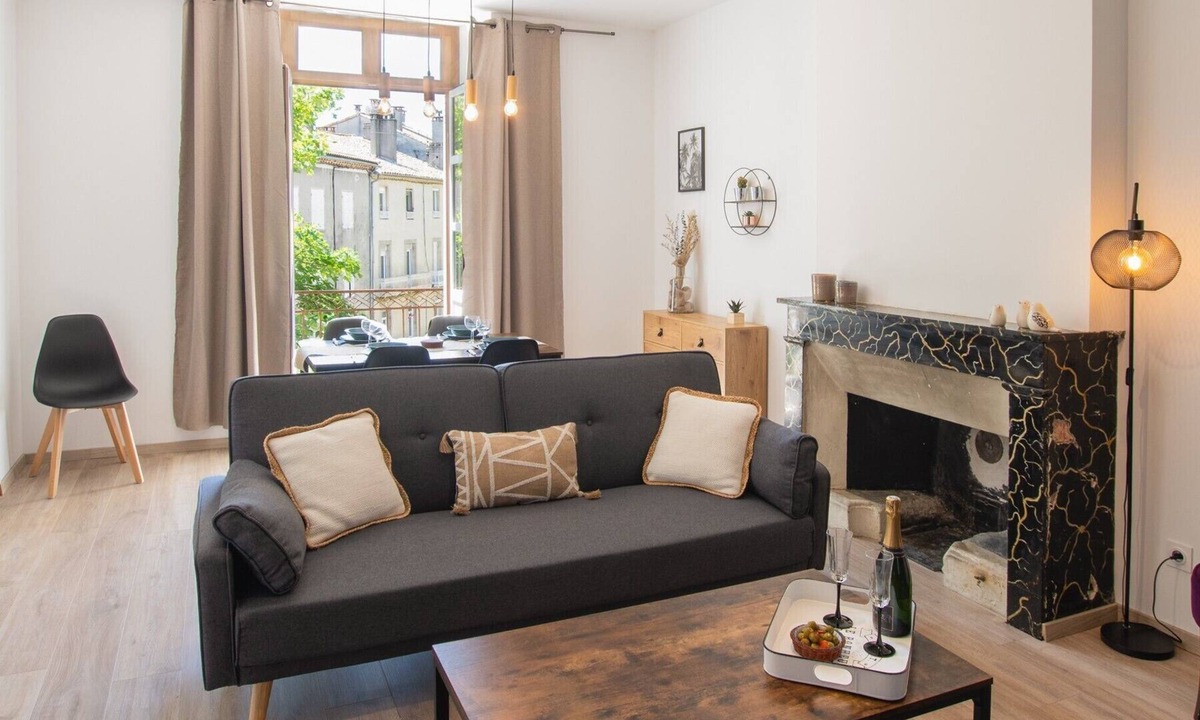 Aubenas Apartment | Cosy T4 Apartment in City Center with Wi-Fi and Air Conditioning