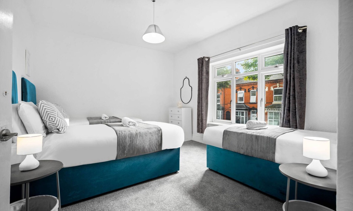 Acocks Green House | Cosy Three Bedroom Family Home with Garden