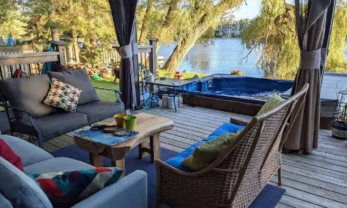 Township of Wilmot Cottage | Cosy Updated Lakefront Cottage