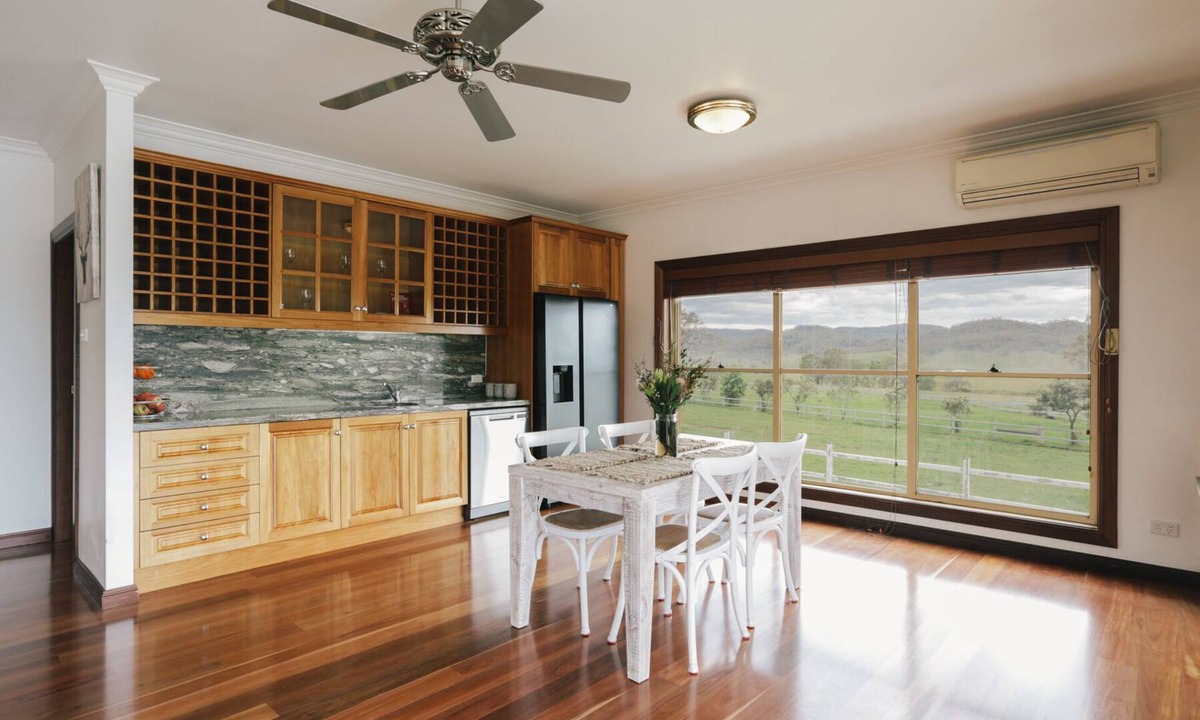 Stanhope Villa | Cosy Villa With Mountain Views