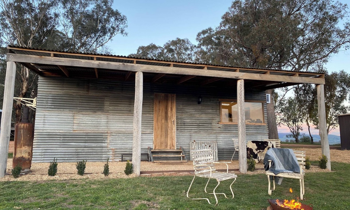 Bridge Creek Cabin | Cosy winter farmstay.