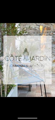 Sainte-Suzanne-and-Chammes Bed & Breakfast | Coté jardin