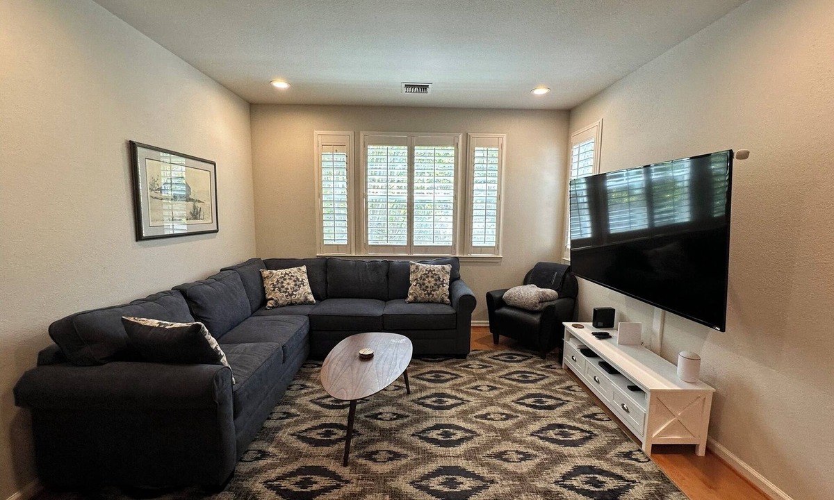 Rohnert Park Condo | Cotati Station condo with Garage and A/C