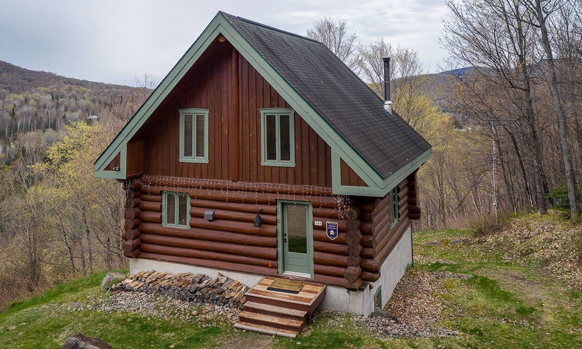 Lac Superieur Village Ski Chalet | Cote Nord Chalet Summit ViewnCITQ 242152