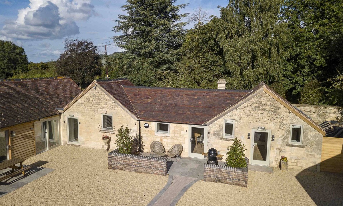 Haresfield House | Cotswolds Piggery – Romantic Hideaway for Two