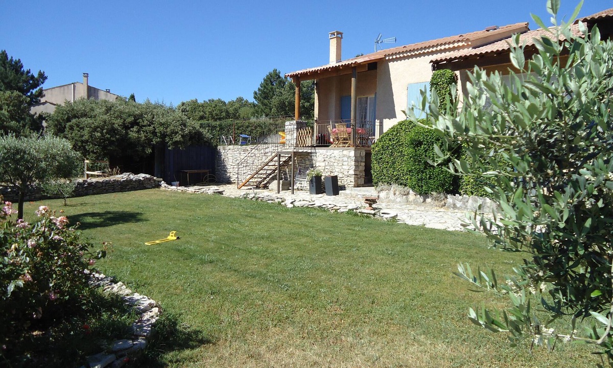 Chateauneuf-Val-Saint-Donat Cottage | Cottage "The piece of Noah"