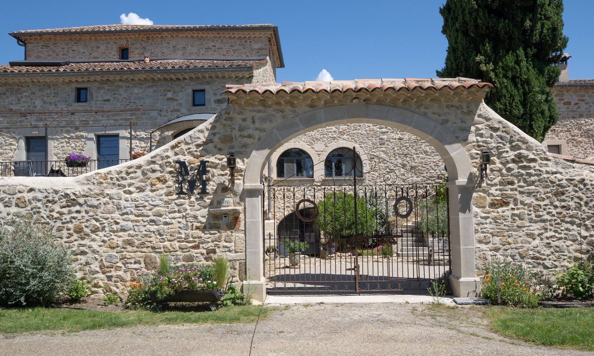 Saint-Sauveur-de-Cruzieres House | Cottage 'Gite Figuier Et Vignes' with Shared Pool, Private Terrace and Wi-Fi