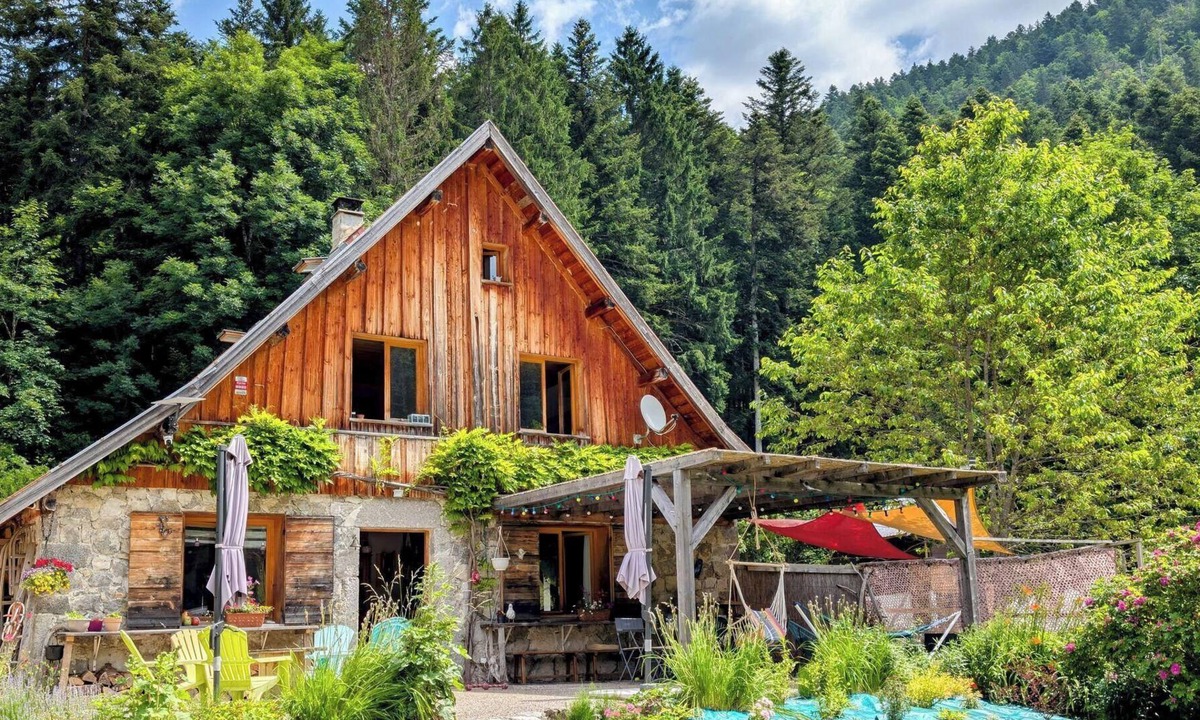 Saint-Pierre-d'Entremont Cottage | Cottage in a Traditional Mountain Chalet in the Heart of Chartreuse