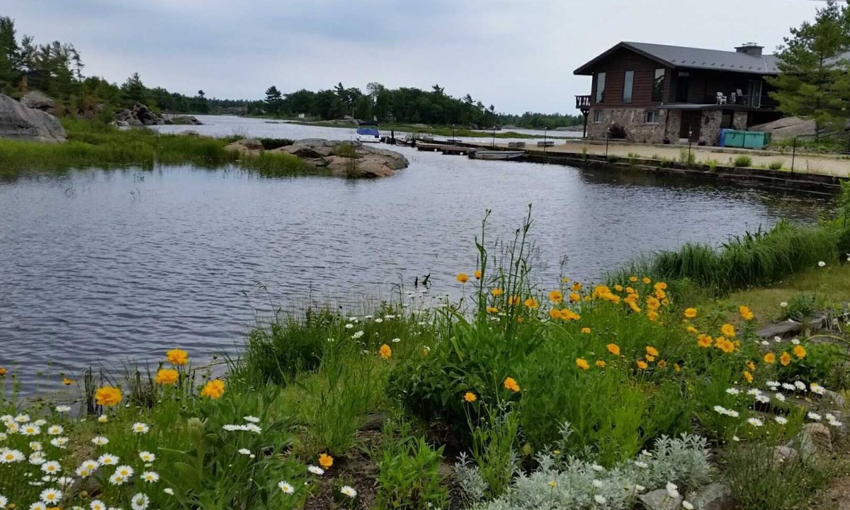 Carling Cabin | Cottage #11 - 2 Bedroom Katawoda Cottages