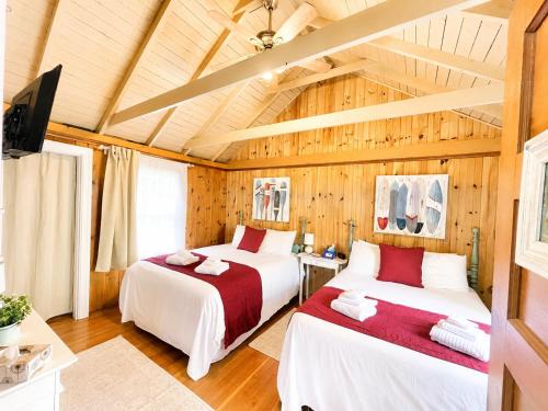 Wolfeboro Apartment | Cottage 11 - Double Queen Beds plus Child Loft w 2 Twins Private Bath & Kitchenette Pets Allowed Fee applies