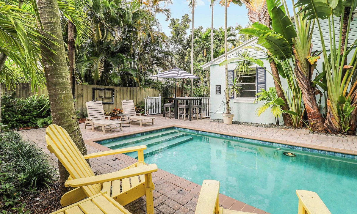 Flamingo Parks Apartment | Cottage 3 on Penn - Pool!