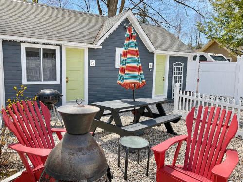 Wolfeboro Apartment | Cottage 5-6 - 2 Bedroom 1 Bath End Unit with Kitchenette Private Courtyard Pet Friendly fee applies