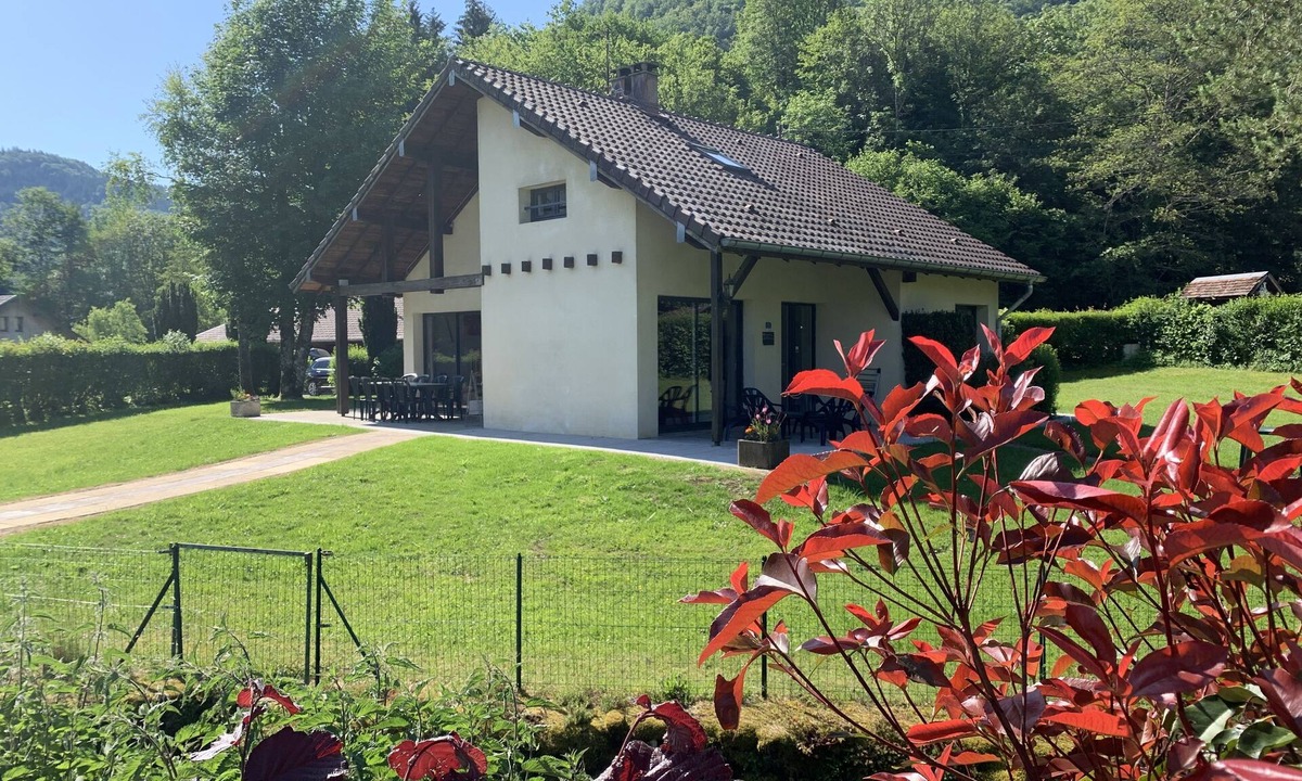 Nans-sous-Sainte-Anne Ski Chalet | Cottage 5 people on the quiet riverside le Lizon in Franche Comté