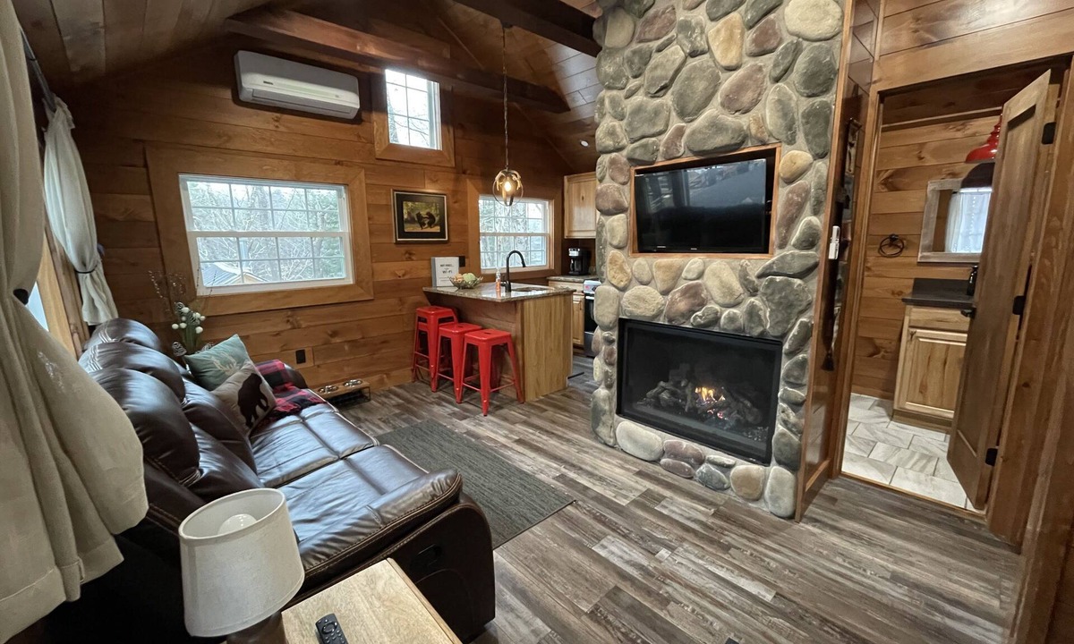 Town of Webb Cottage | Cottage “6th Lake" 2 Bedroom Cottage at The Lakes Old Forge
