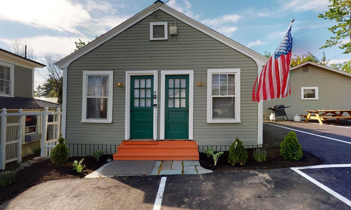 Weirs Beach Cabin | Cottage 9 The Space: