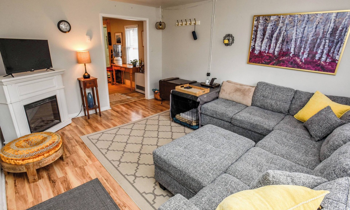 Helena Cottage | Cottage at Bunkhouse