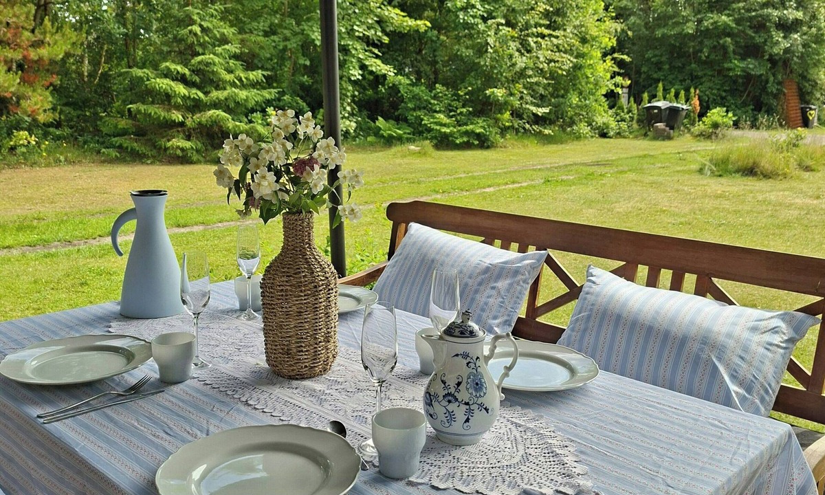 Hou House | Cottage at forest edge with hot tub near Hals