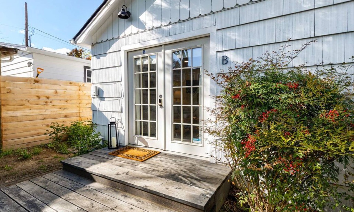 Jacksonville Cottage | Cottage B with Private Patio