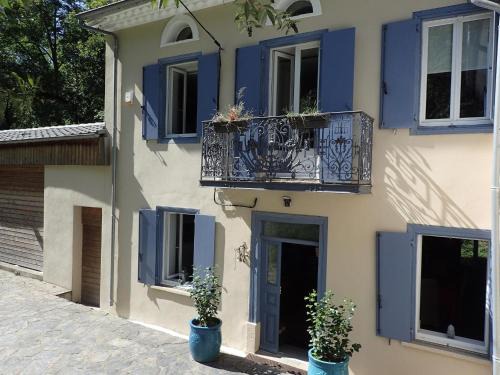 Caudebronde House | Cottage by River with Spa near Carcassonne