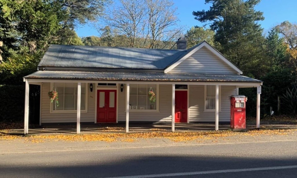 Mount Macedon House | Cottage by the Bowser
