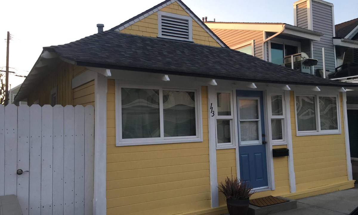 West Newport Cottage | Cottage by the Beach