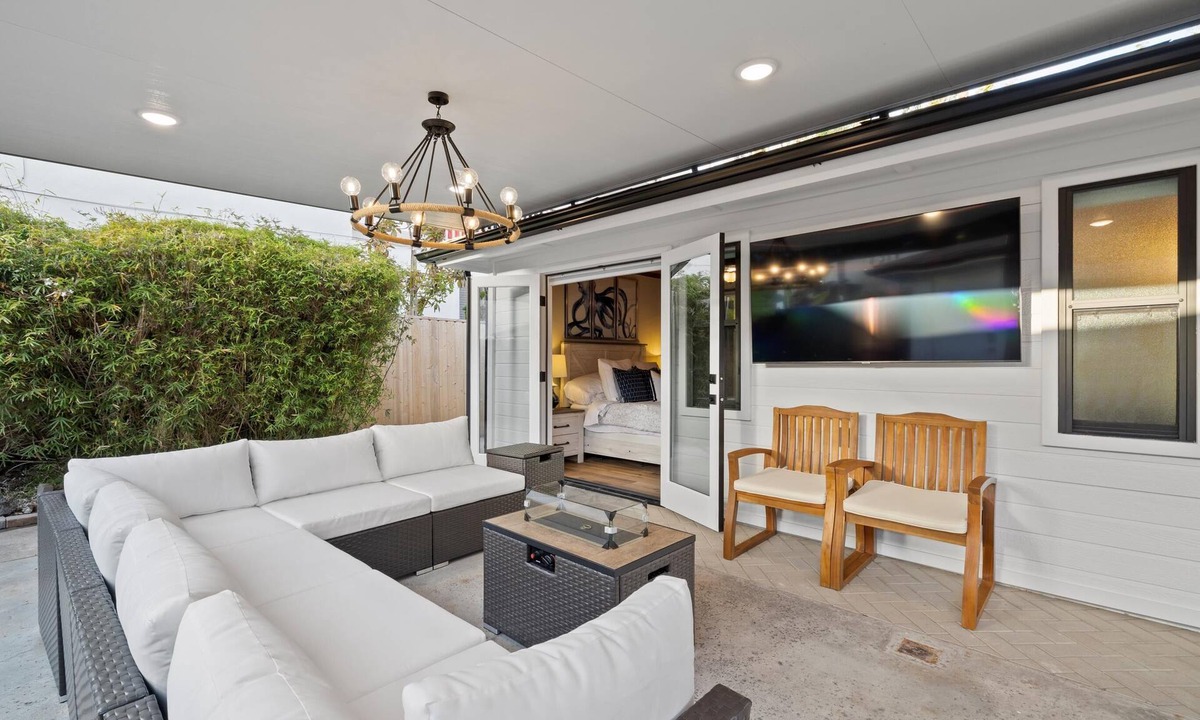 Lantern District Cottage | Cottage by the Harbor