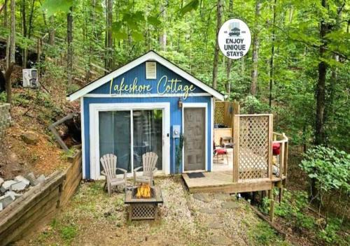 Lynn House | Cottage by the lakeshore with a private hot tub