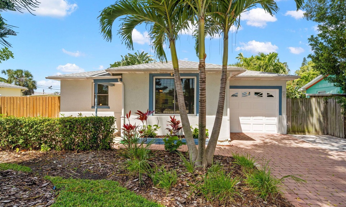 St. Pete Beach House | Cottage By The Sea