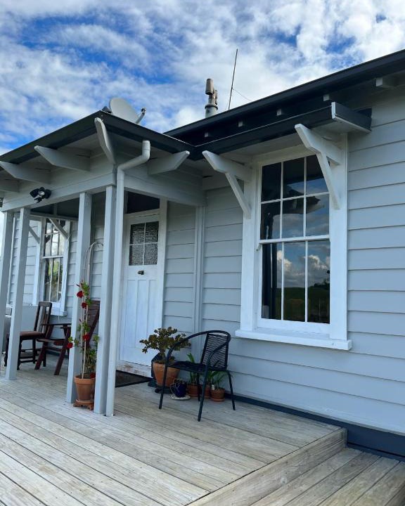 Raglan House | Cottage by the Sea
