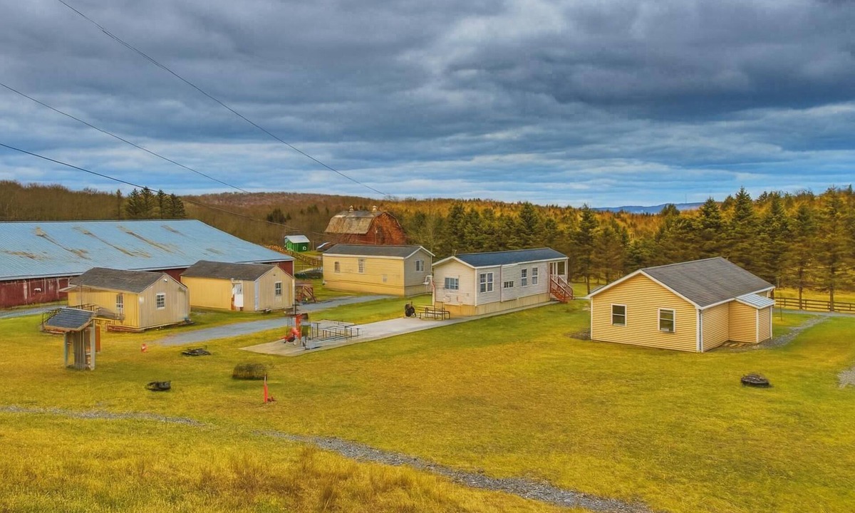 Pleasant Mount House | Cottage Complex Spring’s Hidden Haven