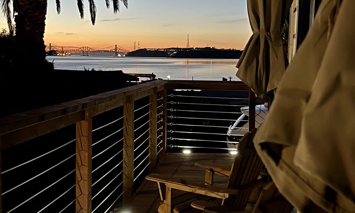 Benicia Cottage | Cottage Downtown Benicia