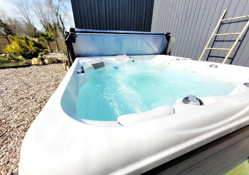 Saint-Jean-de-Monts Ski Chalet | Cottage Enjoy - SPA Privatif