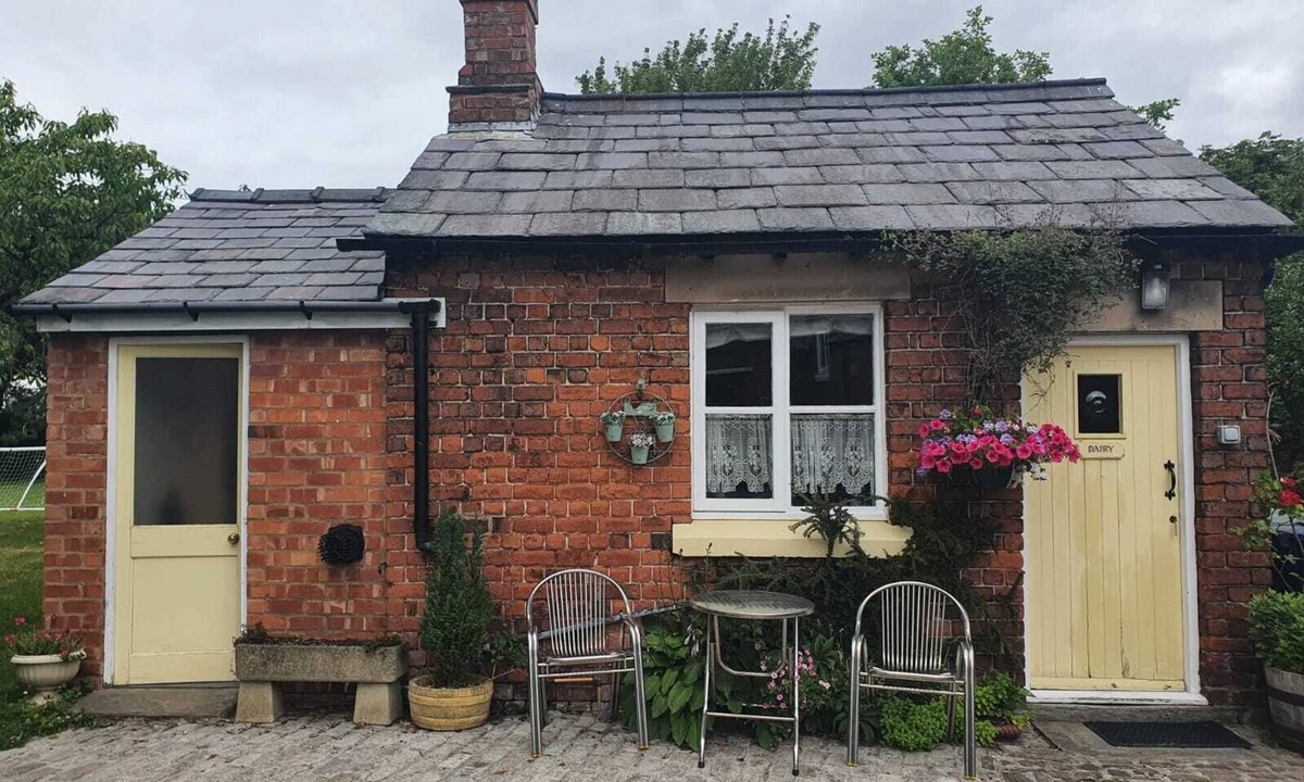 Ormskirk Cottage | Cottage-Ensuite-The Dairy