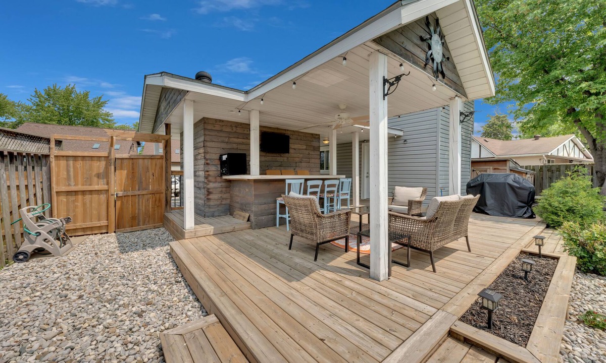 Boblo Island House | Cottage Escape by the Watern
