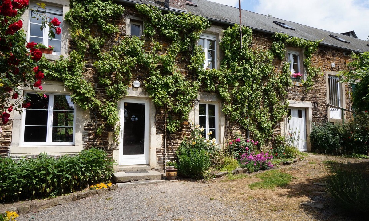 Les Isles-Bardel Cottage | COTTAGE FARM the Curve